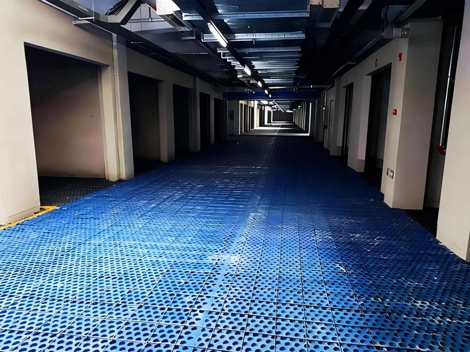 地下室駐車場床版排水板施工工法及び方案設計